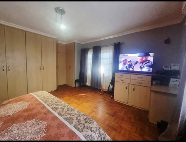 5 BEDROOM HOUSE FOR SALE IN RICHEM